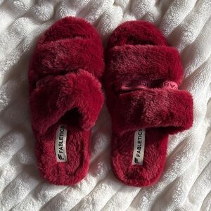 Fabletics Women's Plush Slide Slippers - Burgundy